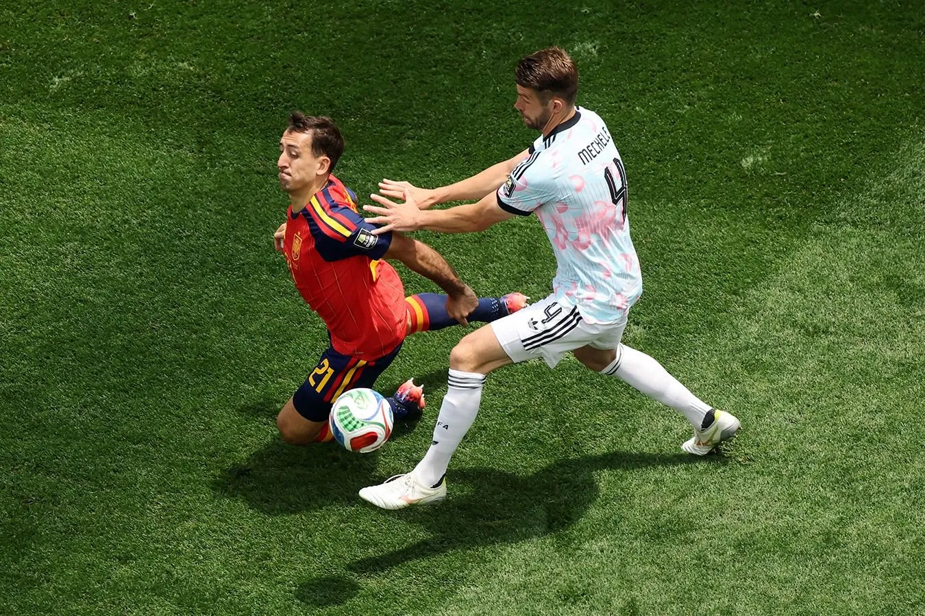 Ispaniya Belgiyani mag'lub etib, lammensning xatosidan so'ng finalda gol urdi va jahon chempionatining yarim finaliga chiqdi.