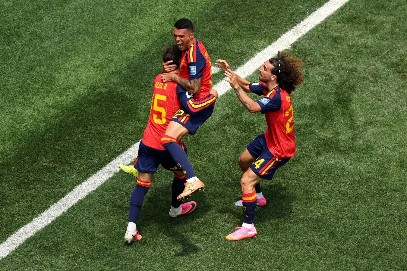 Ispaniya Belgiyani Jahon chempionatida mag'lub etdi, Makgregor va Xolloueyning so'nggi sturdauni. Ertalab asosiy narsa