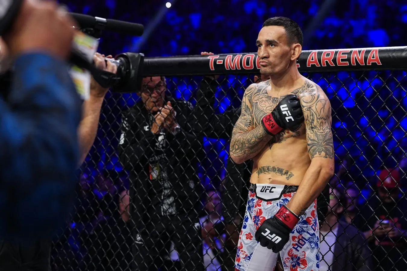"Bo'ysunish orqali g'alaba qozonadi." Aleks Volkanovski Makgregor-Xollouey jangini bashorat qildi