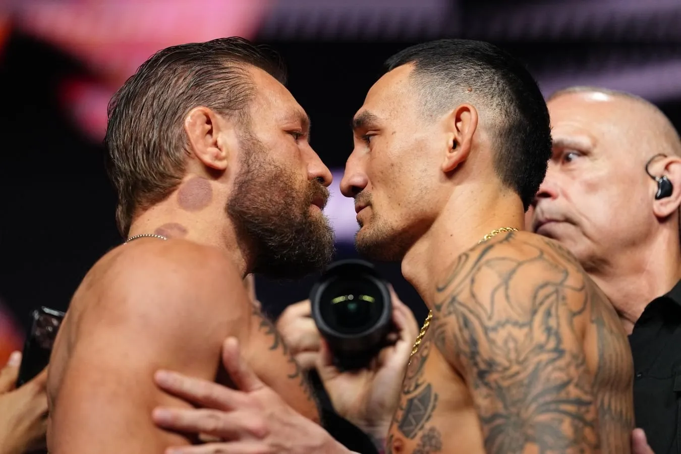 UFC Maks Xollouey bilan jang oldidan Konor Makgregorning echinish xonasini namoyish etdi