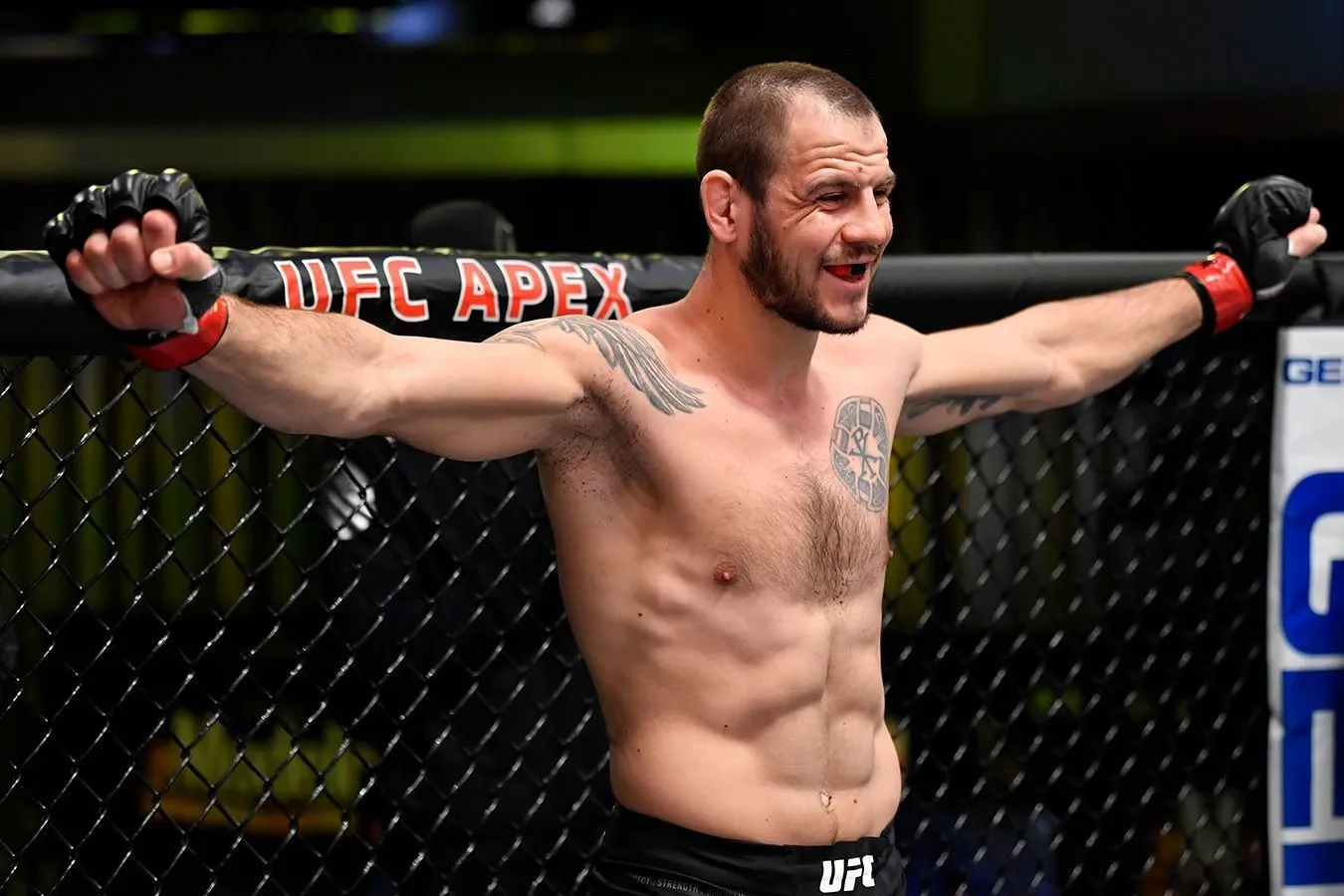 Nikita Krilov UFC 329da uchinchi raundda Robert Uittakerga texnik nokaut bilan mag'lub bo'ldi