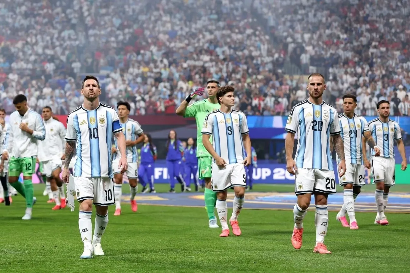 Devid Jeyms hozirgi Argentina terma jamoasini 2022 yilgi jahon chempionati jamoasi bilan taqqosladi