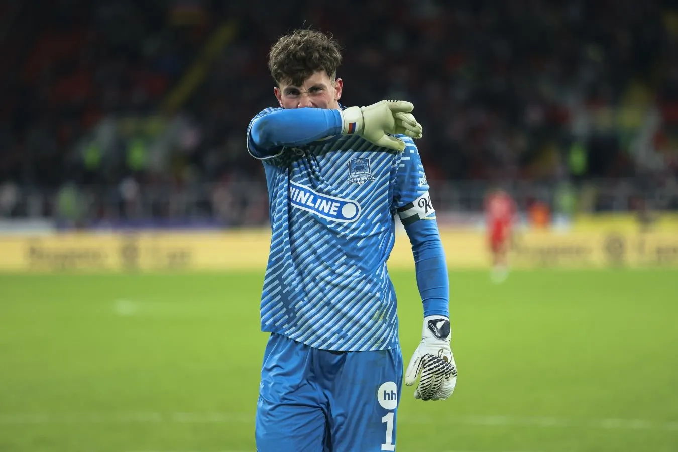 "Krasnodar" darvozaboni Agkatsev 2026 yilgi jahon chempionatiga o'xshash RPLda "vodopoy" dagi pauzalarga qarshi chiqdi