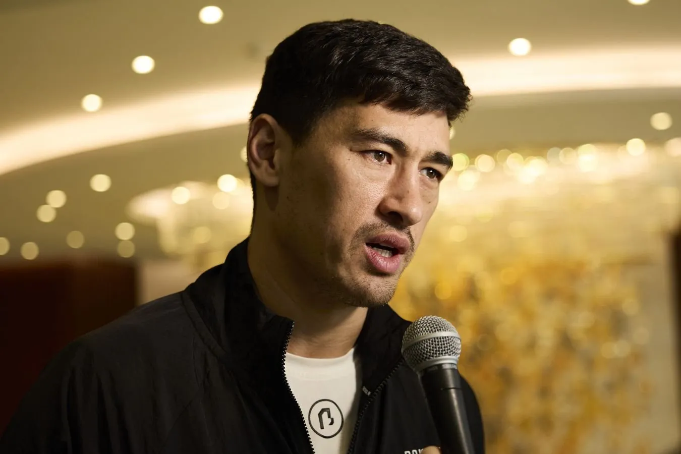 Dmitriy Bivol Tayson va Lyuisni eslatmasdan mukammal og'ir vaznli bokschini yaratdi