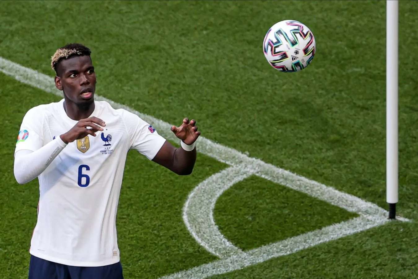 Pol Pogba 2026 yilgi jahon chempionatining yarim finalida Ispaniyaga mag'lubiyatdan so'ng Fransiya terma jamoasini qo'llab-quvvatladi