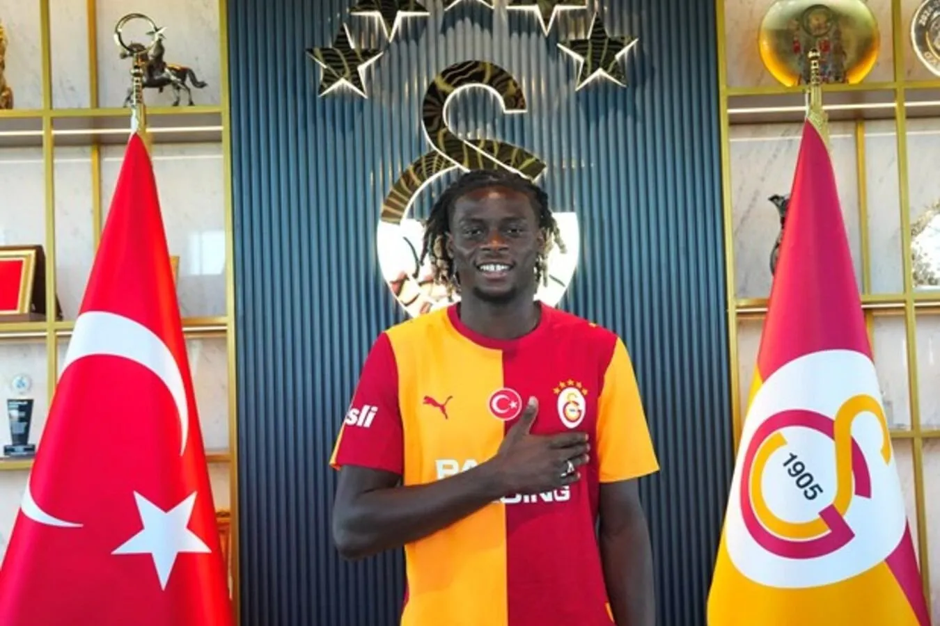 Lesli Ugochukvu " Bernli "dan " Galatasaray"ga o'tdi