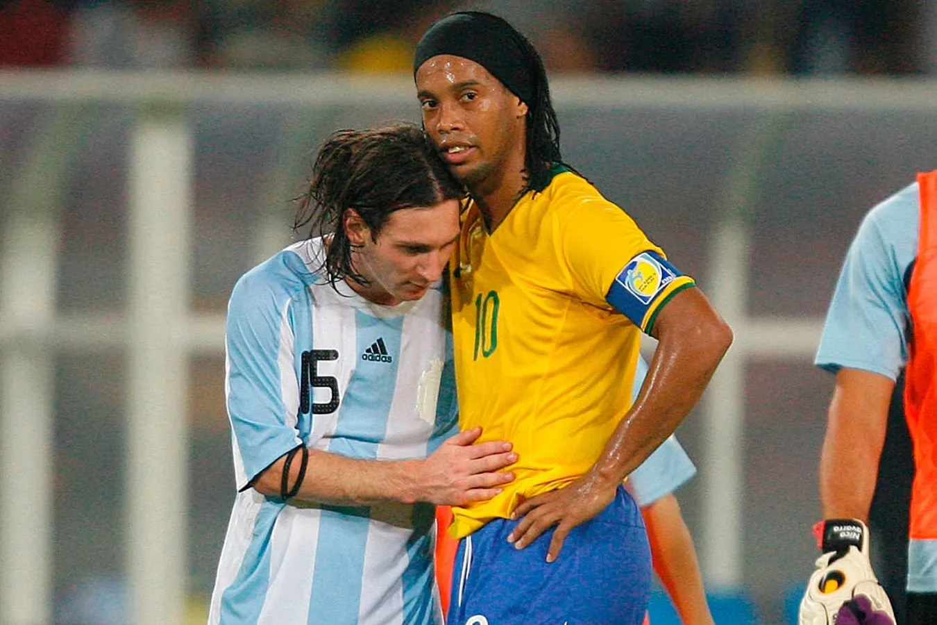 "Biz maydonda ham, tashqarida ham yaxshi munosabatda bo'ldik." Ronaldinyo Messi bilan do'stlik haqida gapirdi