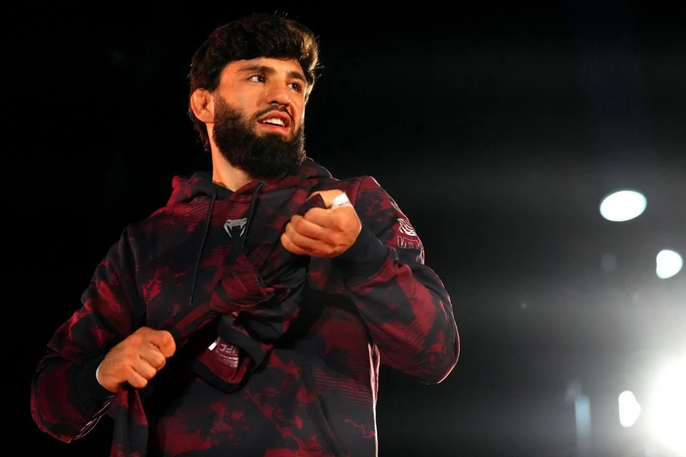 "Yigit ajoyib ish qildi." Dana Uayt arman Tsarukyanni UFCning eng yirik yulduzlari qatoriga kiritdi
