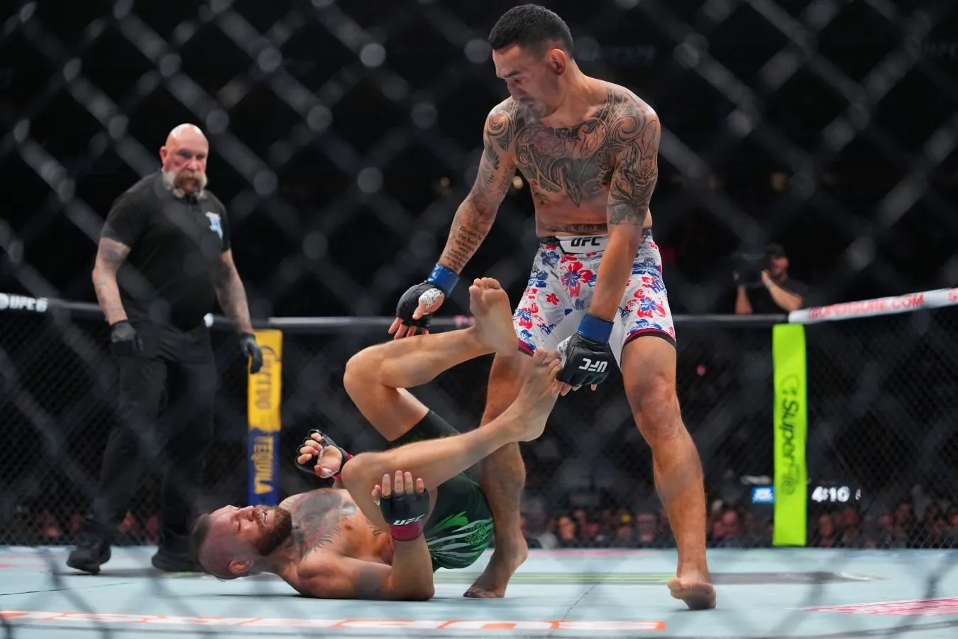 Holloway, Agar Makgregor bilan revansh o'tkazmasa, titul jangini talab qildi