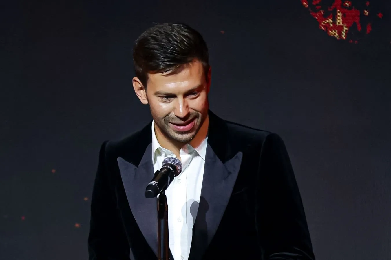 Futbolchi Smolov hammomda MMA afsonasi bilan suratga tushmoqchi bo'lganini esladi
