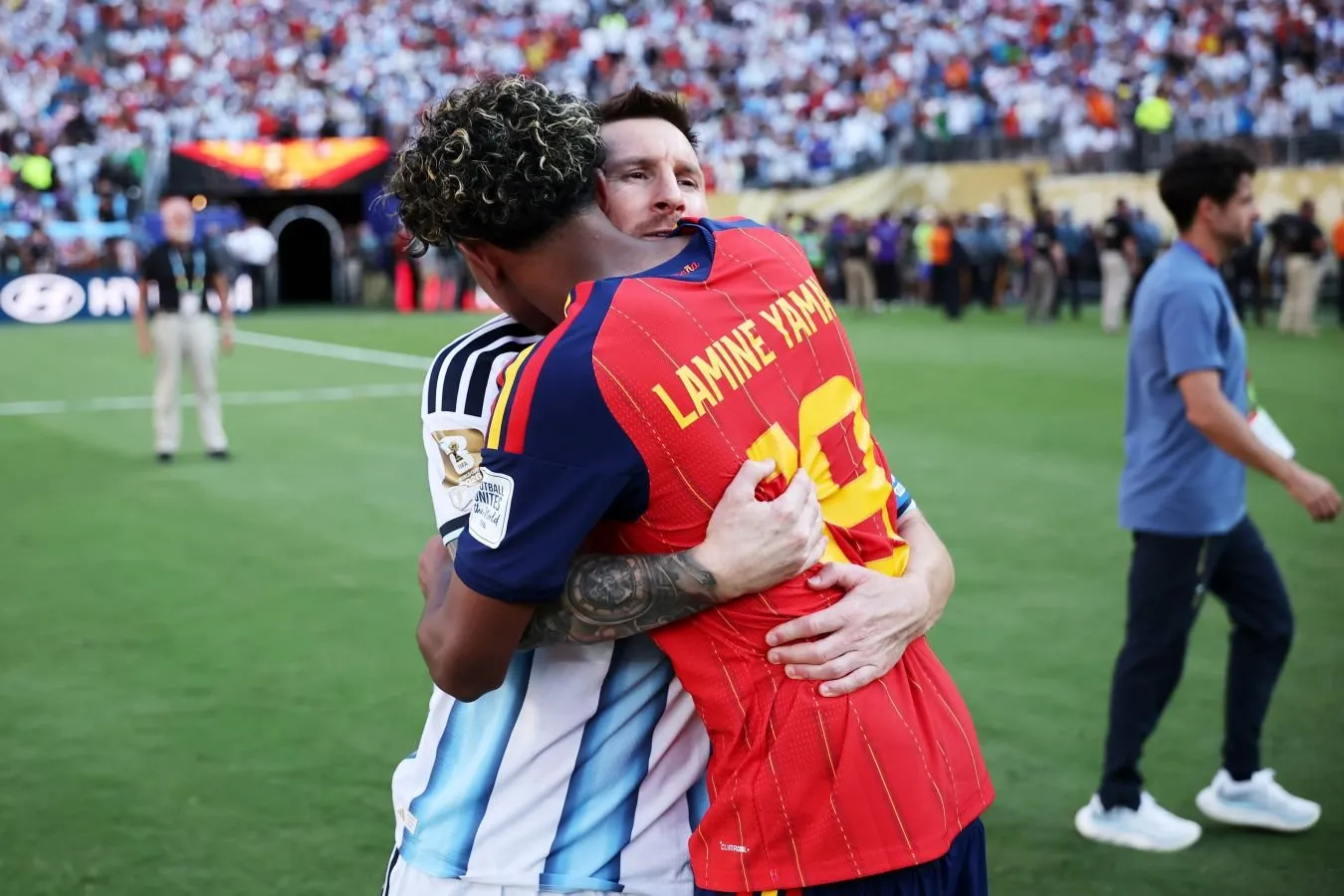 Surat: Yamal Jahon chempionati finalida Argentina Ispaniyadan mag'lub bo'lganidan keyin Messiga tasalli berdi