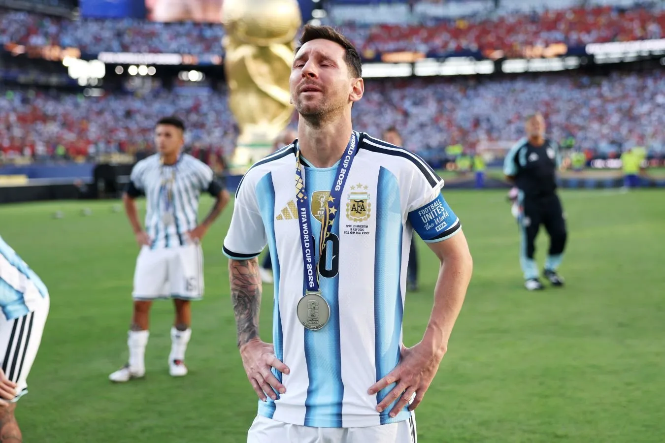 "Biz sizni abadiy sevamiz." Argentinada 2026 yilgi jahon chempionati finalida mag'lubiyatdan so'ng Messiga murojaat qilishdi