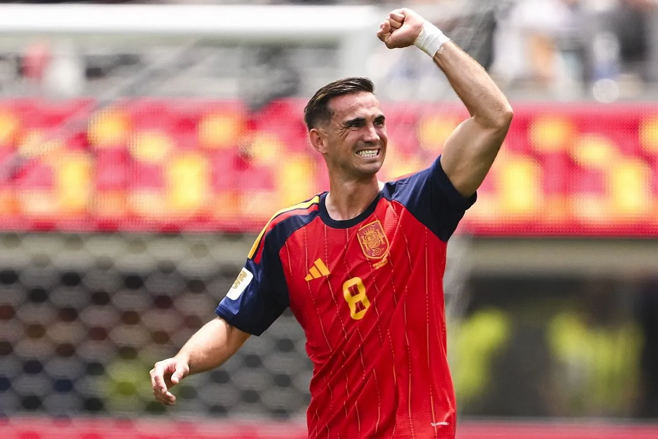 Ruiz milliy yutuqni o'rnatdi. Futbol tarixida faqat 10 nafar futbolchi buni uddalagan
