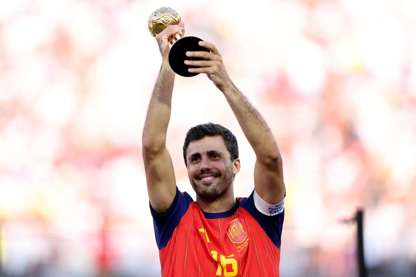 2026 yilgi jahon chempionatining eng yaxshi futbolchisi Rodri "Real" ga o'tishni xohlaydi — manba