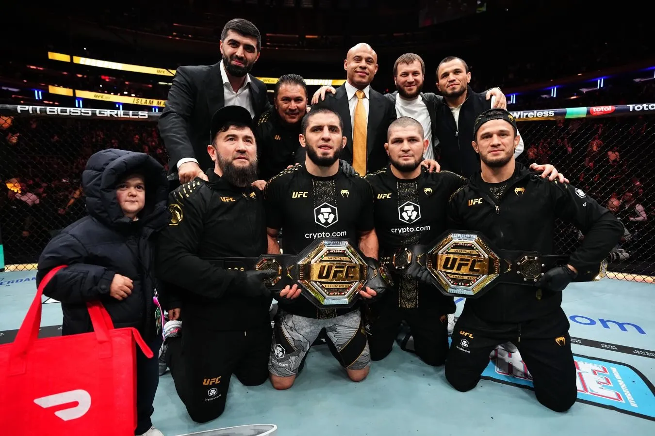 Xabib Nurmagomedov Usmonning PFL chempionligini himoya qilishga tayyorgarligidan videoni namoyish etdi