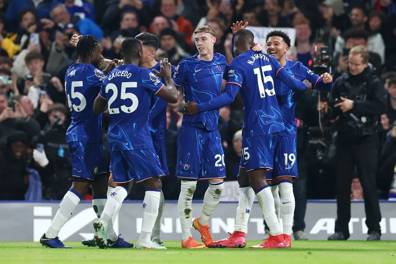 "Chelsea" Fransiya terma jamoasi himoyachisi romanoni transfer qilish bo'yicha muzokaralar olib bormoqda