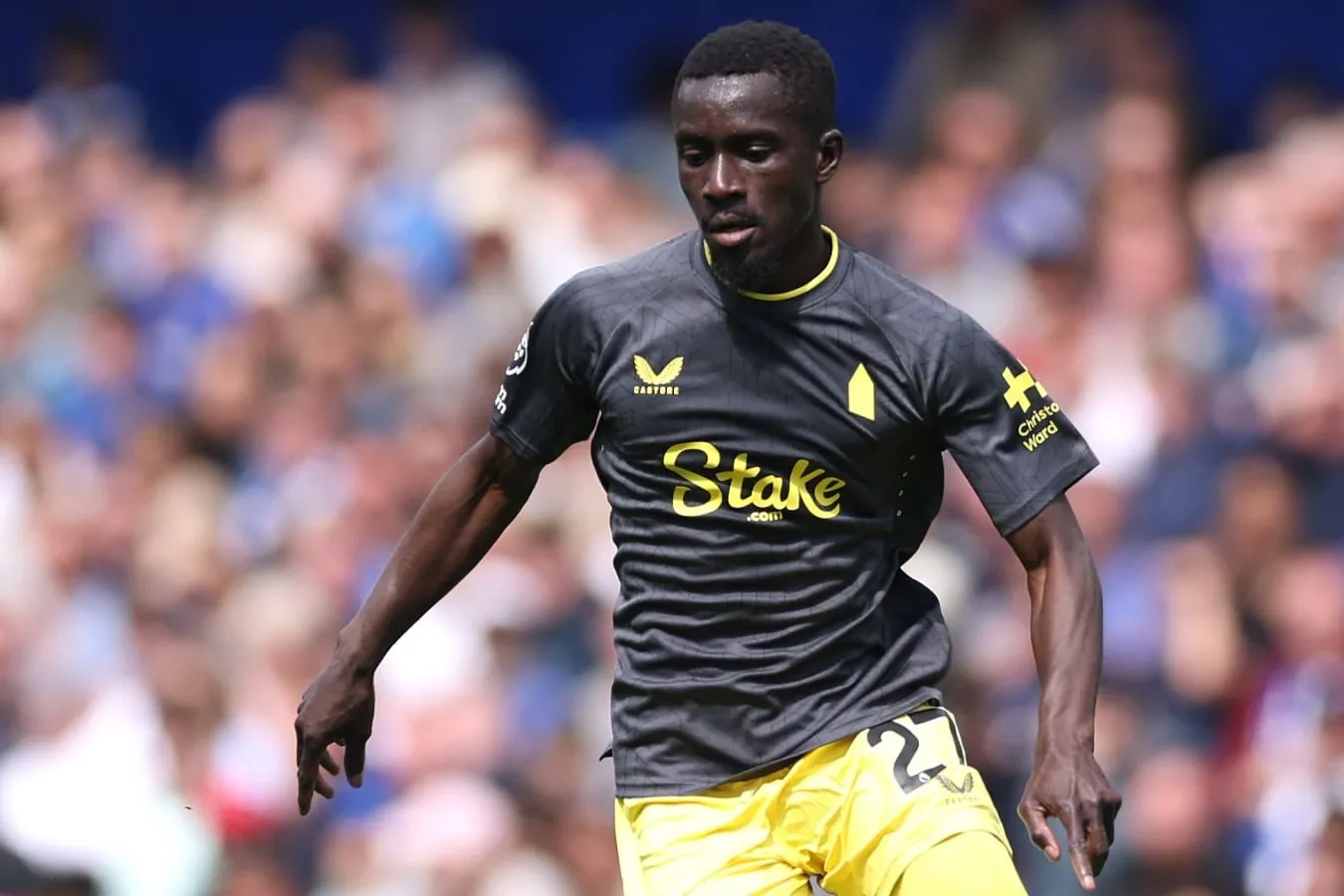 "Everton" himoyachi Idrissa Geyening klubdan ketishini e'lon qildi
