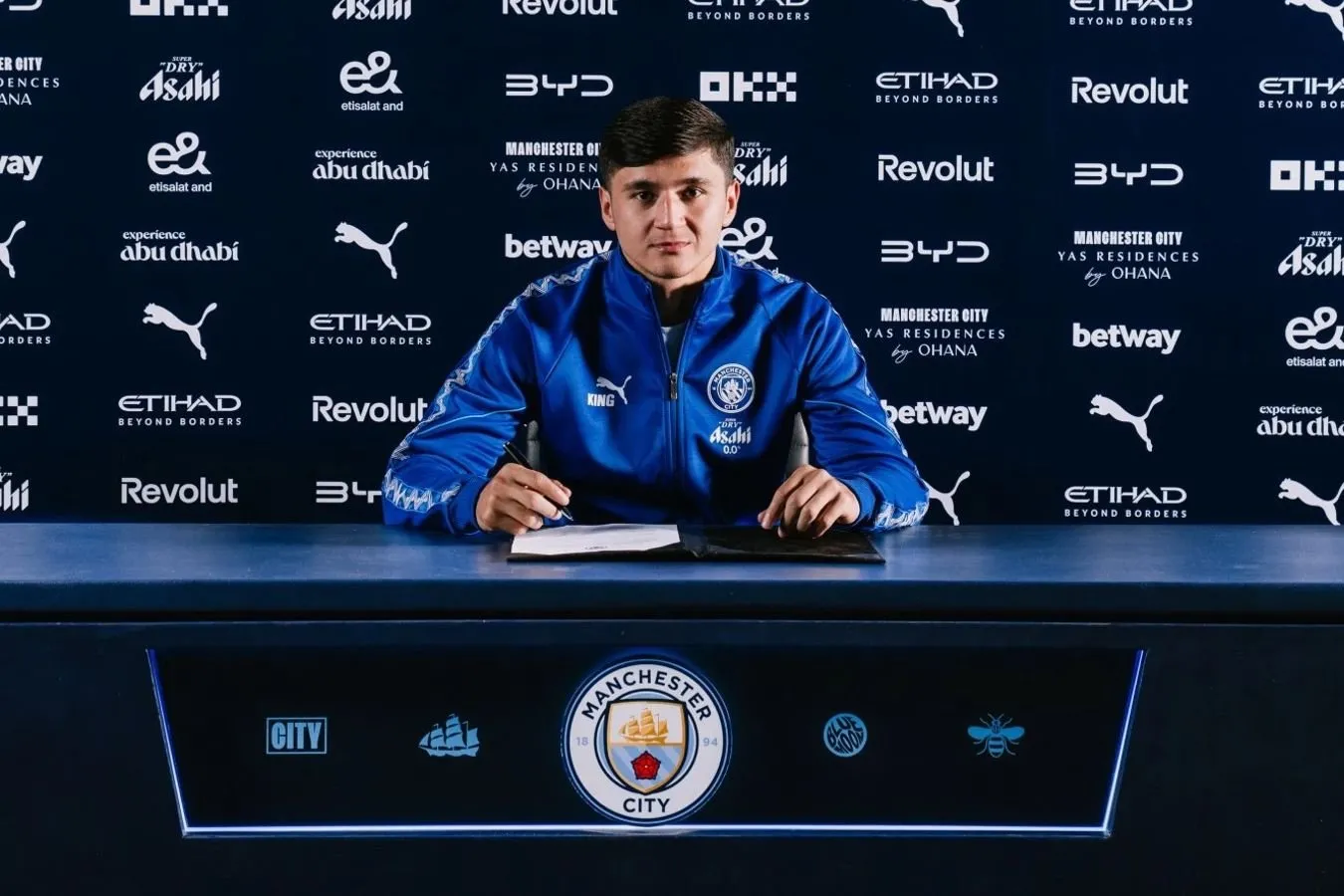 Abdukodir Husanov "Manchester Siti" bilan shartnomani uzaytirish haqida fikr bildirdi