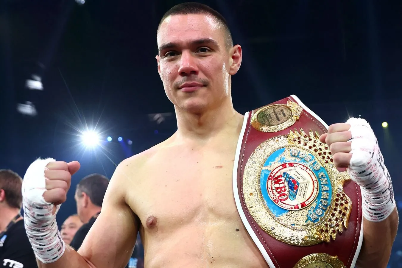 Tim Tszyu bir ovozdan Errol Spensni mag'lub etdi