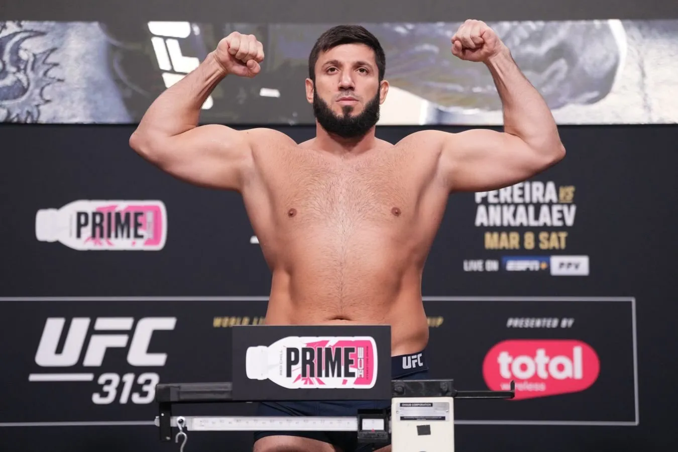 Kuniyev Abu-Dabida bo'lib o'tgan UFC turnirida g'alaba qozonganidan so'ng Pavlovich bilan jangga tayyorligini bildirdi.