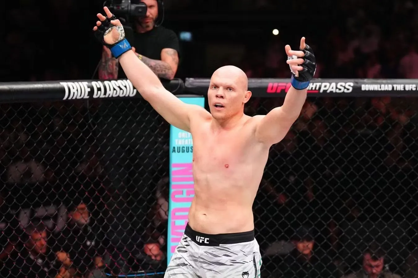 UFCning sobiq chempioni: Guskov shunchaki Ankalayevdan qochib ketdi