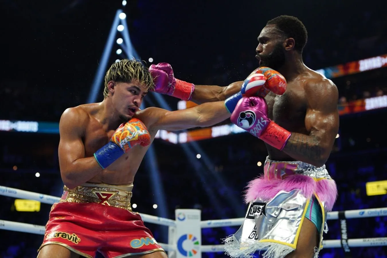 Promouter Oskar de la xoya: tashkil etiladigan jang-Ennis va Ortiz