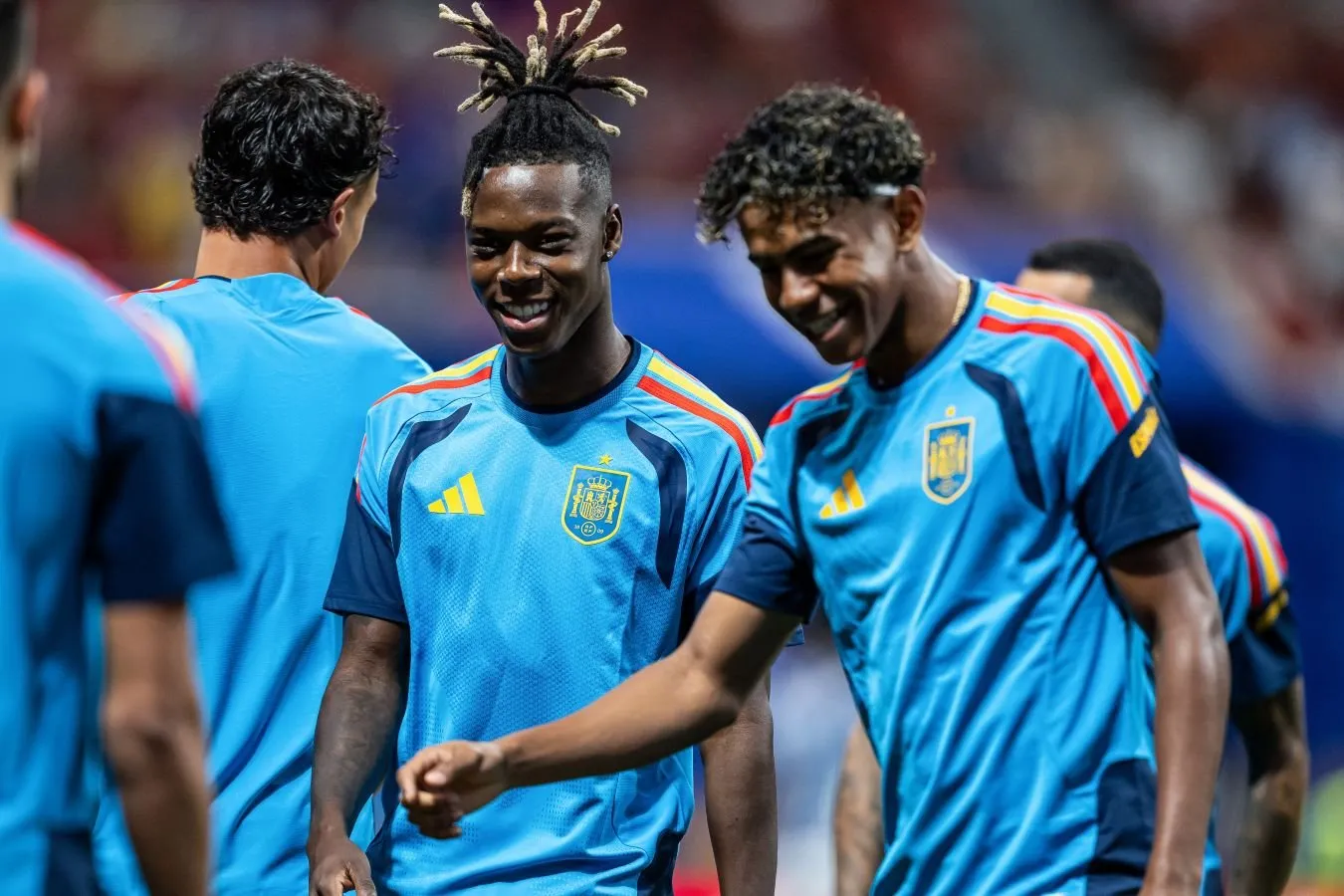 Ispaniya o'yinchisi 2026 yilgi jahon chempionatida qizlar bilan yaxtada g'alaba qozondi va keyin do'sti bilan ajrashdi