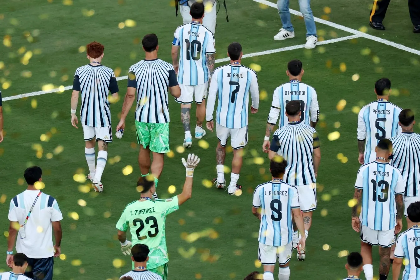 Argentina televideniyesida Argentina xayterlari terma jamoasi yig'ildi. Tarkibda-shahar hokimi va porno aktrisa