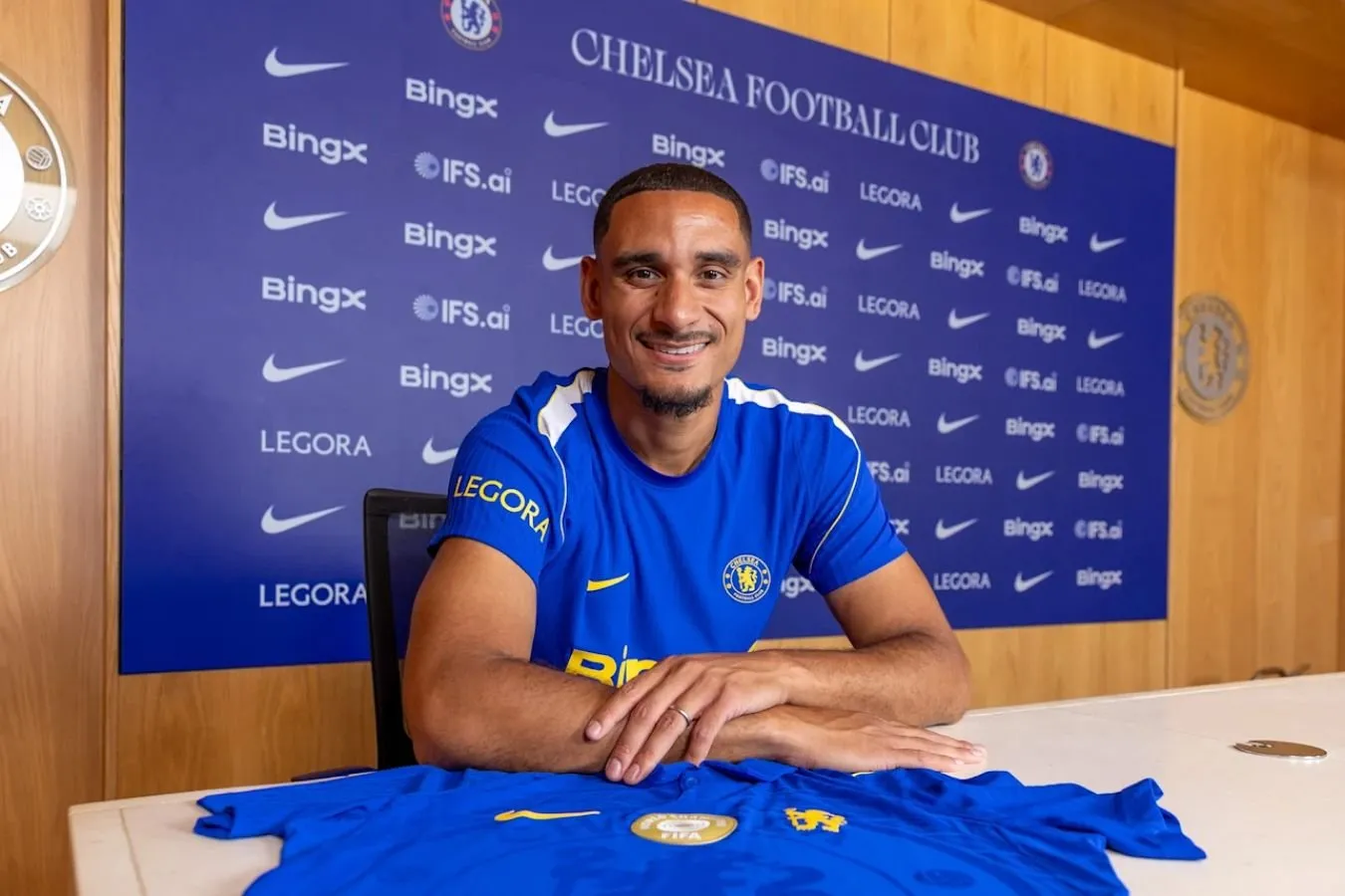 "Chelsea" Fransiya terma jamoasi himoyachisi Maksans Lakrua bilan 2032 yilgacha shartnoma imzoladi