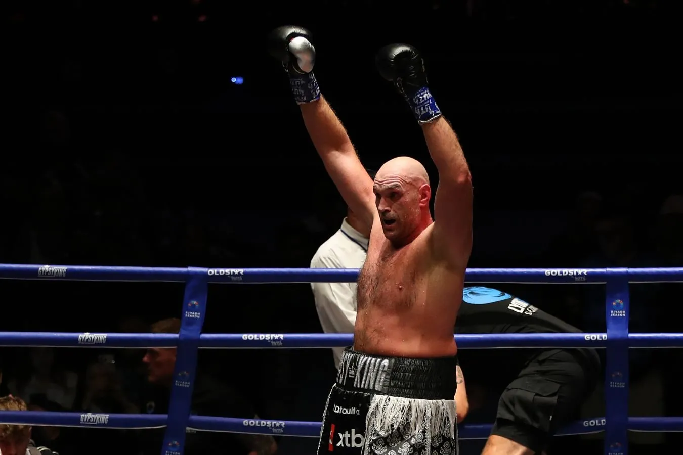 Slan murabbiyi: Joshua va Fyuri o'z hayotlarini yo'qotdilar. Ular kaltaklangan va nafaqaga chiqishadi