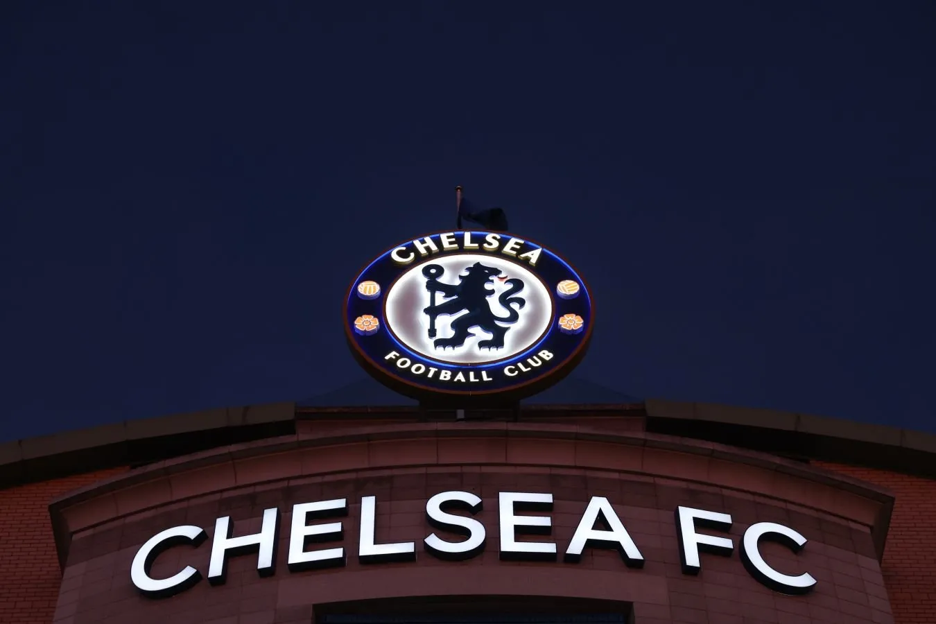 "Chelsea" Abramovich davrida vositachilar bilan ishlashda qoidabuzarliklar uchun ochko olishdan qochdi