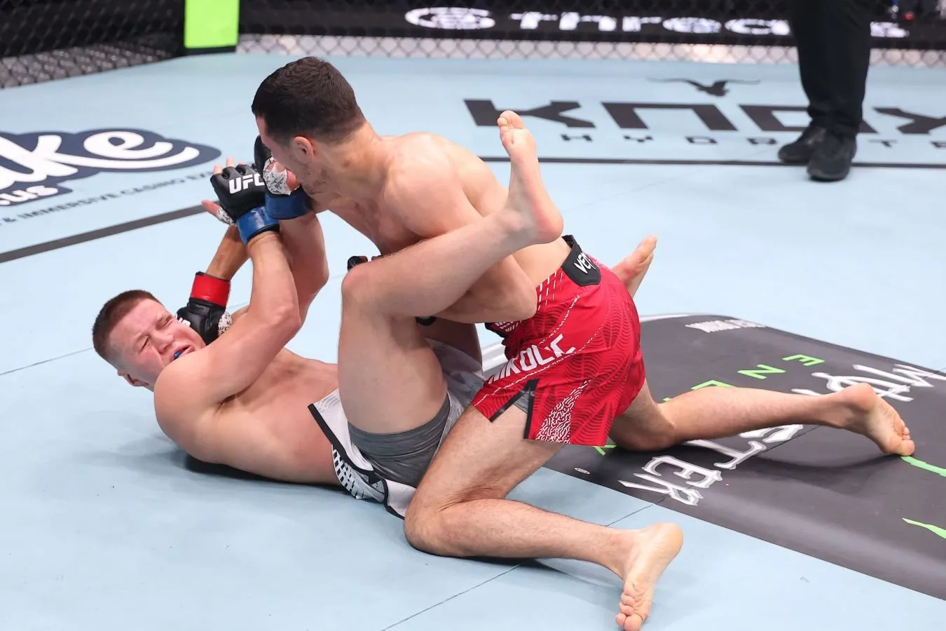 Rossiyalik Mark Vologdin UFCda birinchi mag'lubiyatga uchradi
