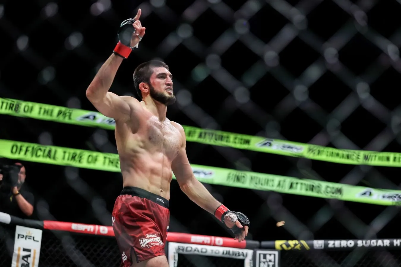 Habib Nurmagomedov-Amru Magomedov haqida: uni har qanday eng yaxshi engil vazn toifalariga qarshi qo'yadi