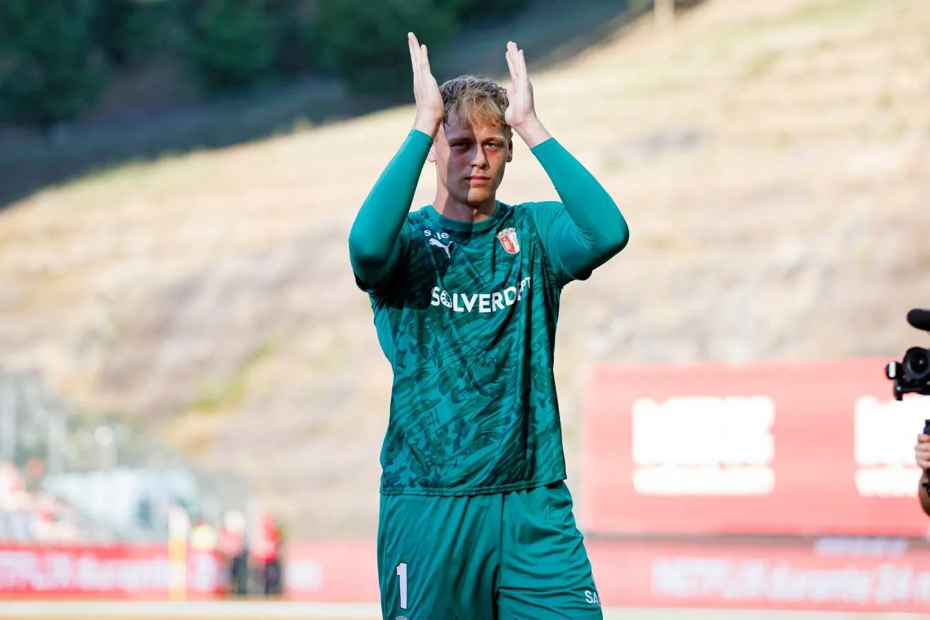 "Nyukasl" yangi asosiy darvozabonni 30 million evroga sotib oladi-Sky Sports