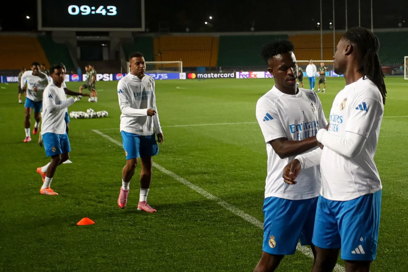 Ispaniyada "Arsenal" ga o'tish haqidagi mish-mishlar orasida Vinisiusning rejalari haqida xabar berilgan