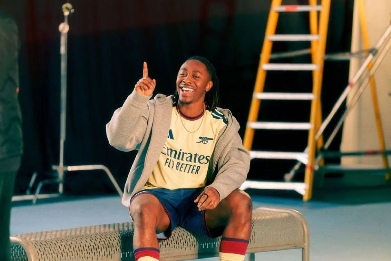 "Arsenal" yangi mavsum uchun uchinchi shaklni taqdim etdi, besh yil ichida birinchi marta sariq rang qaytdi