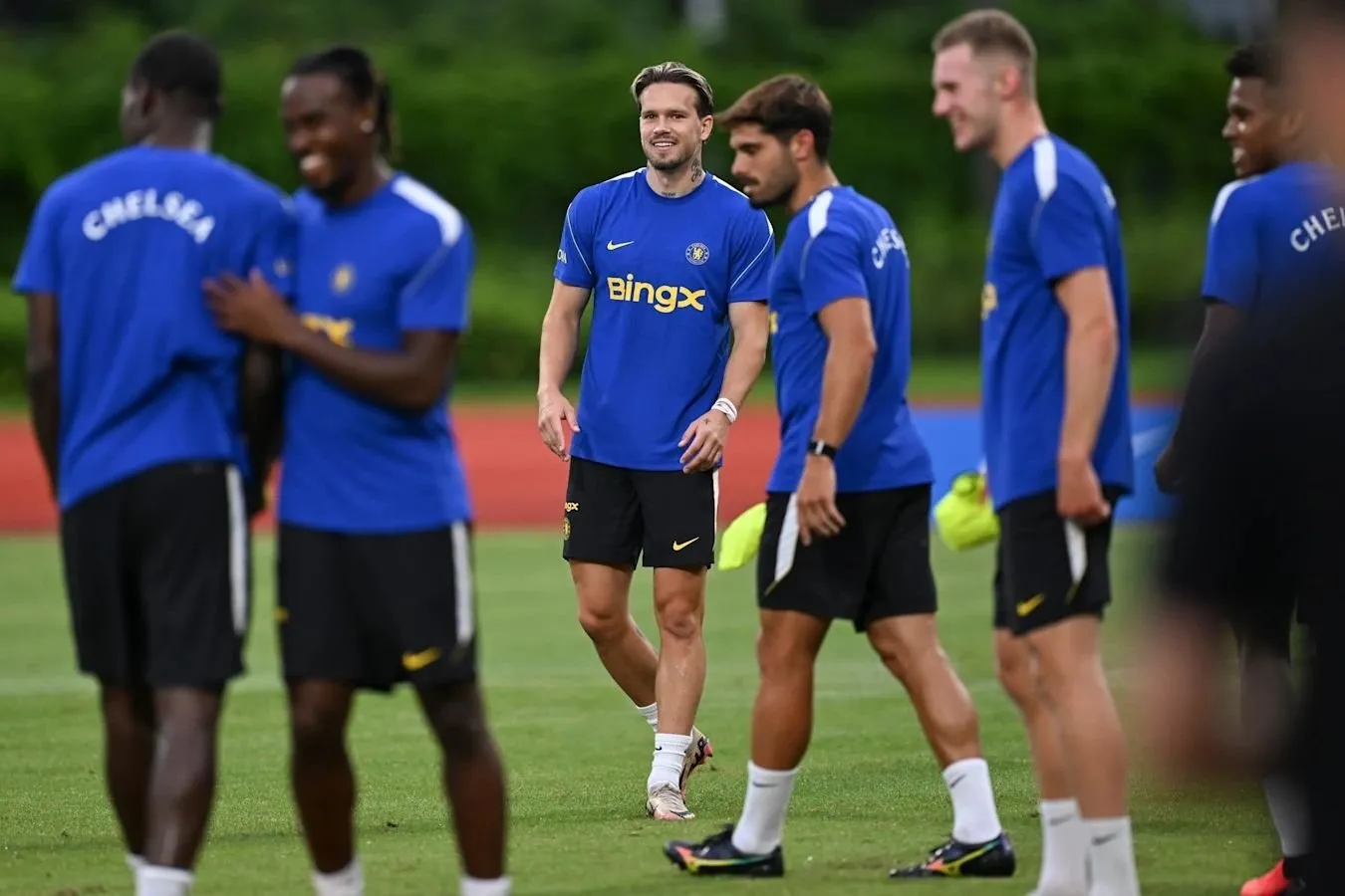 "Chelsea" ga uchta APL klubi va uchta Yevropadan Mudrikning "The Sun" transferi haqida murojaat qilishdi