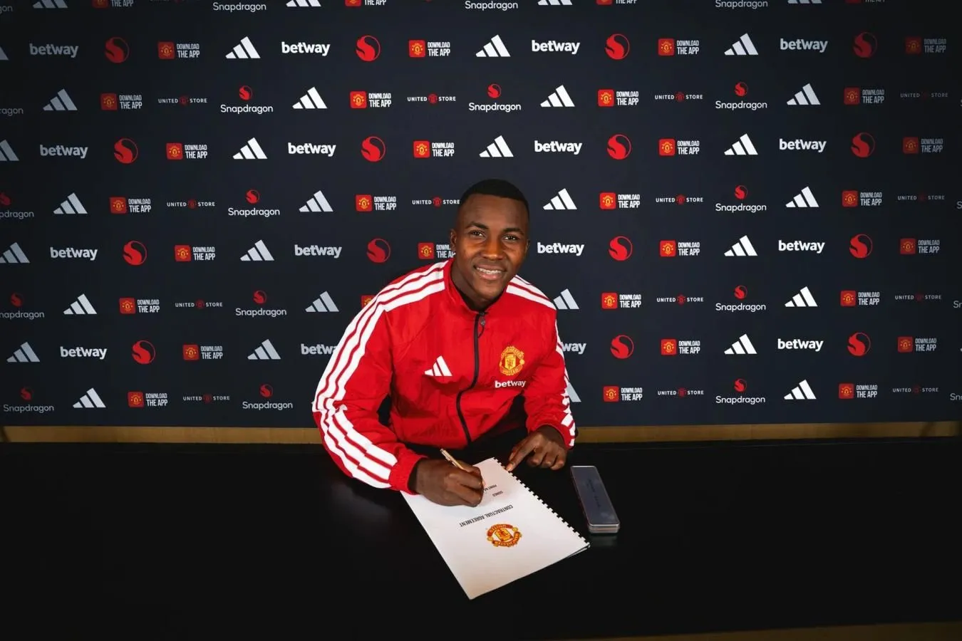 "Manchester Yunayted" kolumbiyalik yarim himoyachi Kristian Orozkoni imzoladi