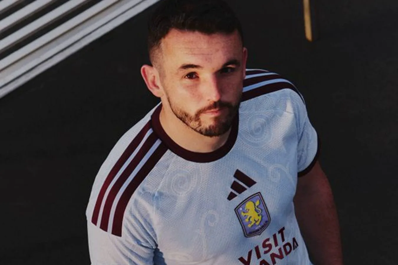 "Aston Villa "UEFA Superkubogida"PSJ" bilan o'ynaydigan uchinchi shaklni taqdim etdi