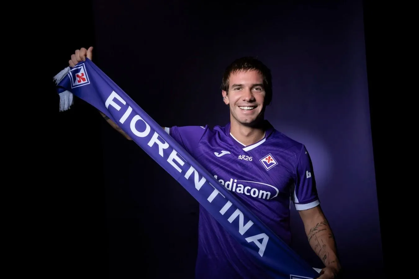 Video: Fiorentina muxlislari "Real"dan ijaraga olingan Mastantuonodan o'tishga ruxsat berishmadi