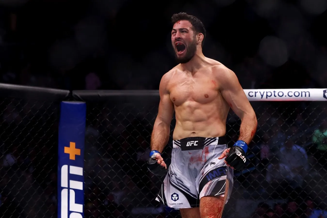 "UFC kutish kerakligini aytdi." Imavov-sarlavha haqida