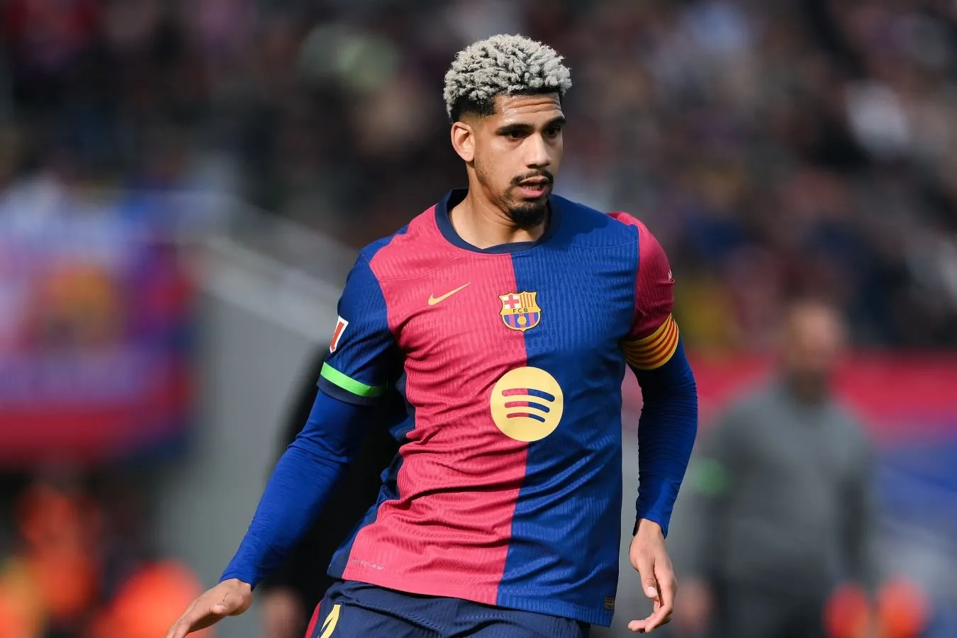 "Liverpul ""Barselona" kapitani Ronald Araujo-Romanoni ijaraga oldi