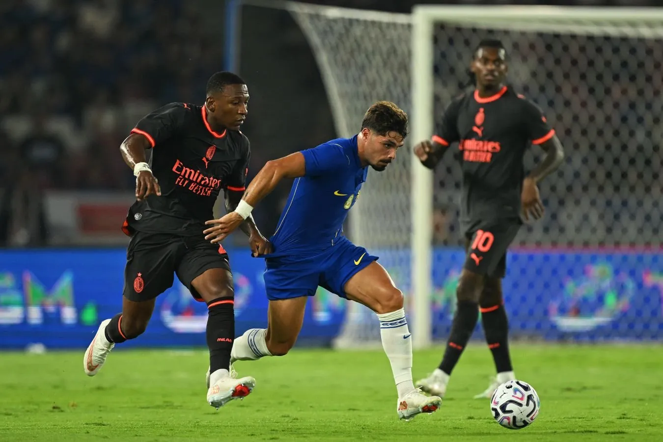 "Chelsea "nazorat o'yinida" Milan " ni mag'lub qildi, Joao Pedro dubl o'ynadi