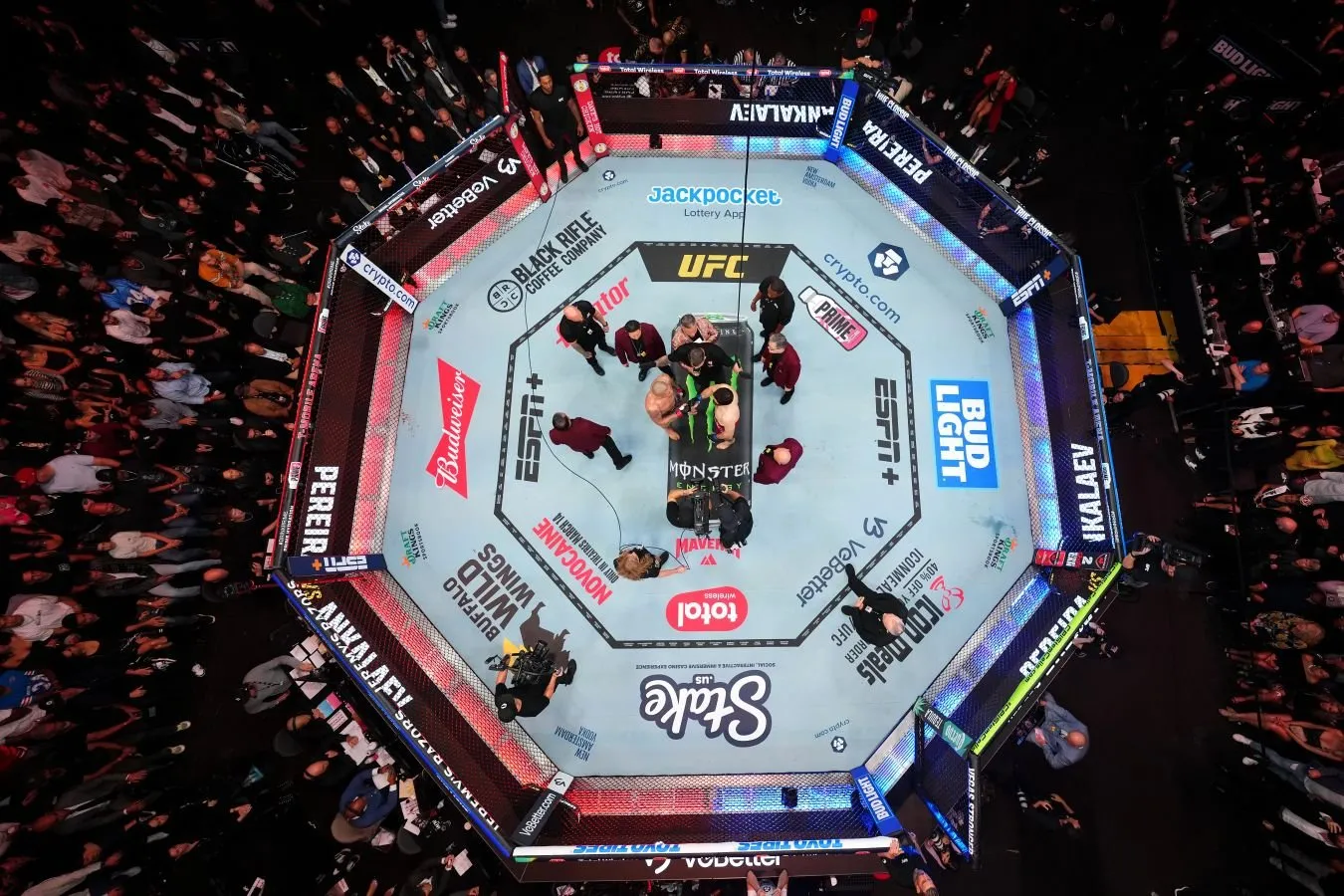 Kvillan Salkild UFC turnirining birinchi bosqichida Mateush Gamrotni bo'g'ib o'ldirdi