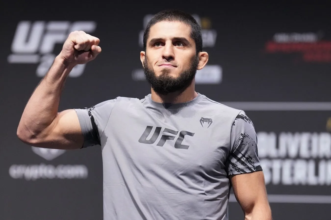 "Bu oson bo'lmadi." UFC chempioni Islom Maxachev Atlantika okeanida akula tutdi