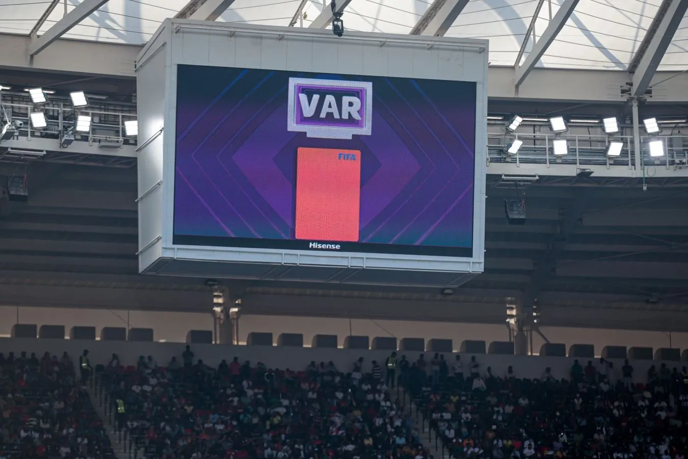 "Biz sevgan futbolni saqlab qolishimiz kerak." UEFA Varga yangi yondashuvni e'lon qildi
