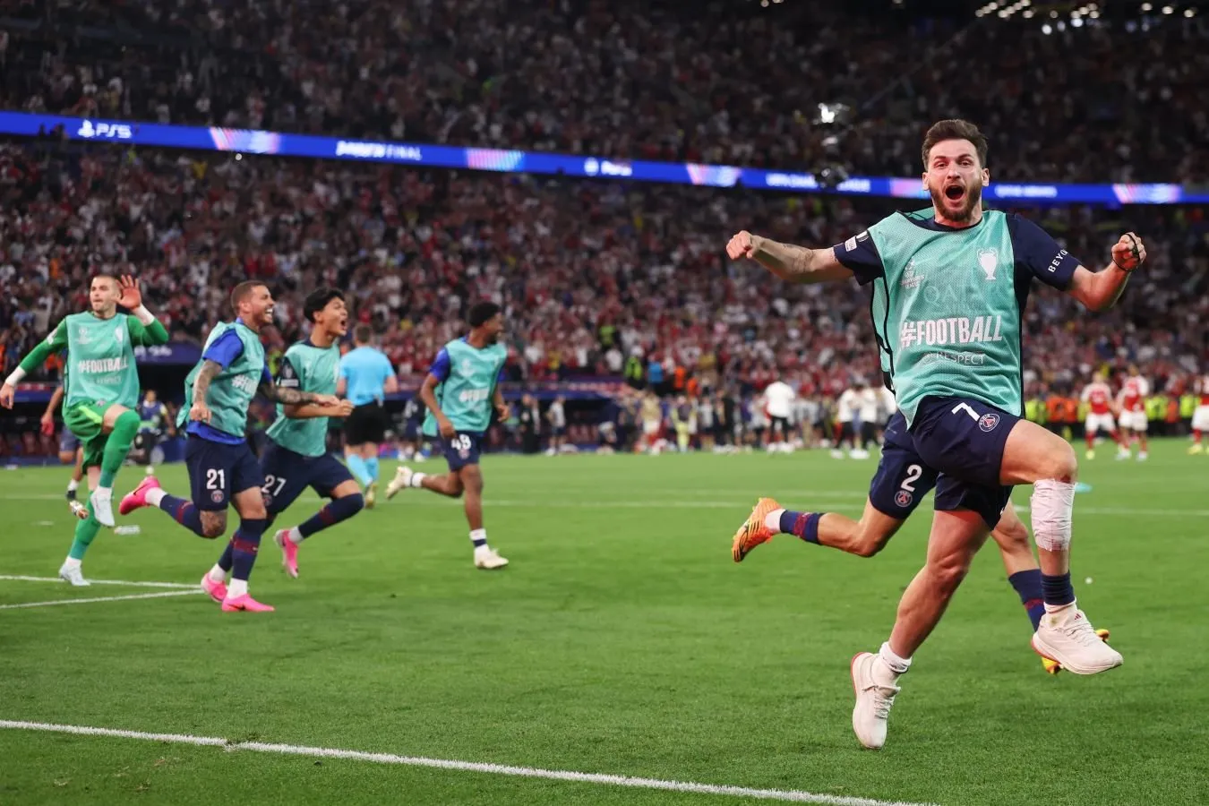 Xvicha Kvaratsheliya " PSJ " UEFA Superkubogida g'alaba qozonganidan so'ng post e'lon qildi