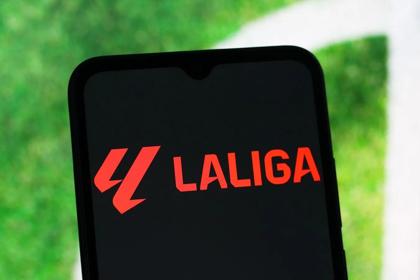 La ligada 2026/2027 yilgi mavsumdan boshlab, 2026 yilgi jahon chempionatidagi kabi o'rnatilgan chipli to'plar paydo bo'ladi