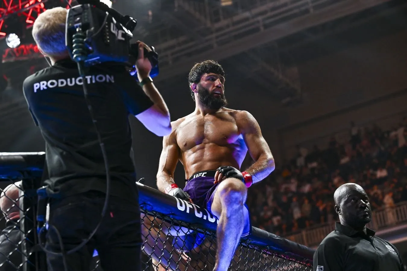 Armand Tsarukyan UFC prezidenti Dana Uaytga og'zaki zarba berishga urindi