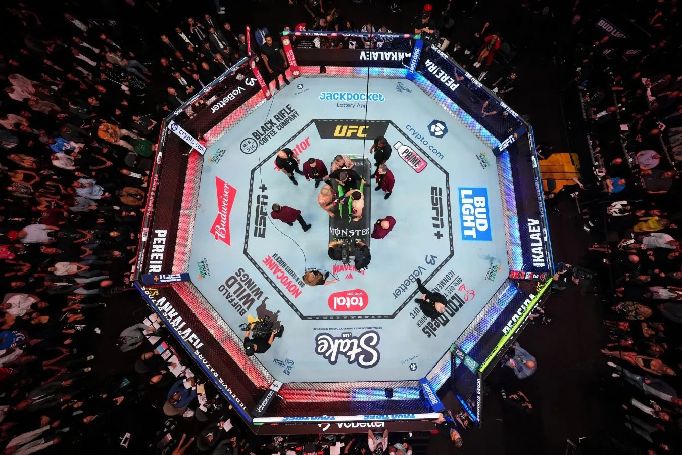 Trishon Gor bir nechta tishlarini yo'qotdi, ammo UFC 330 turnirida g'alaba qozondi